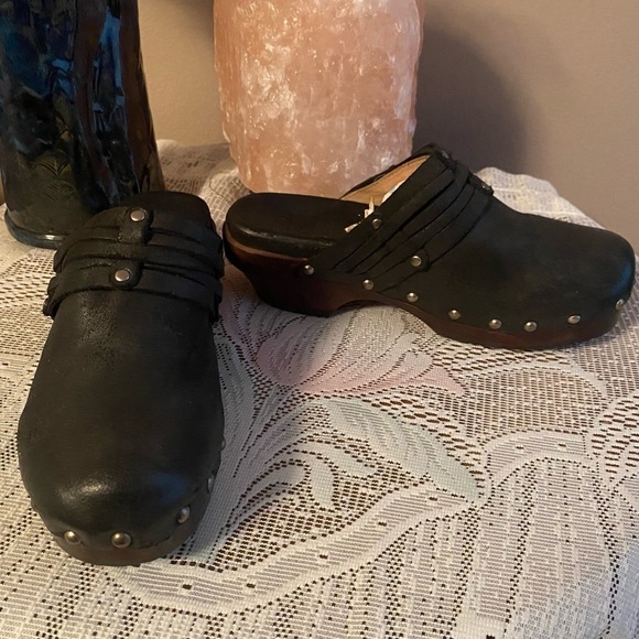 Frye Clogs Womens Size 5.5 Black Leather Clara Campus Studded Clogs - Picture 1 of 13